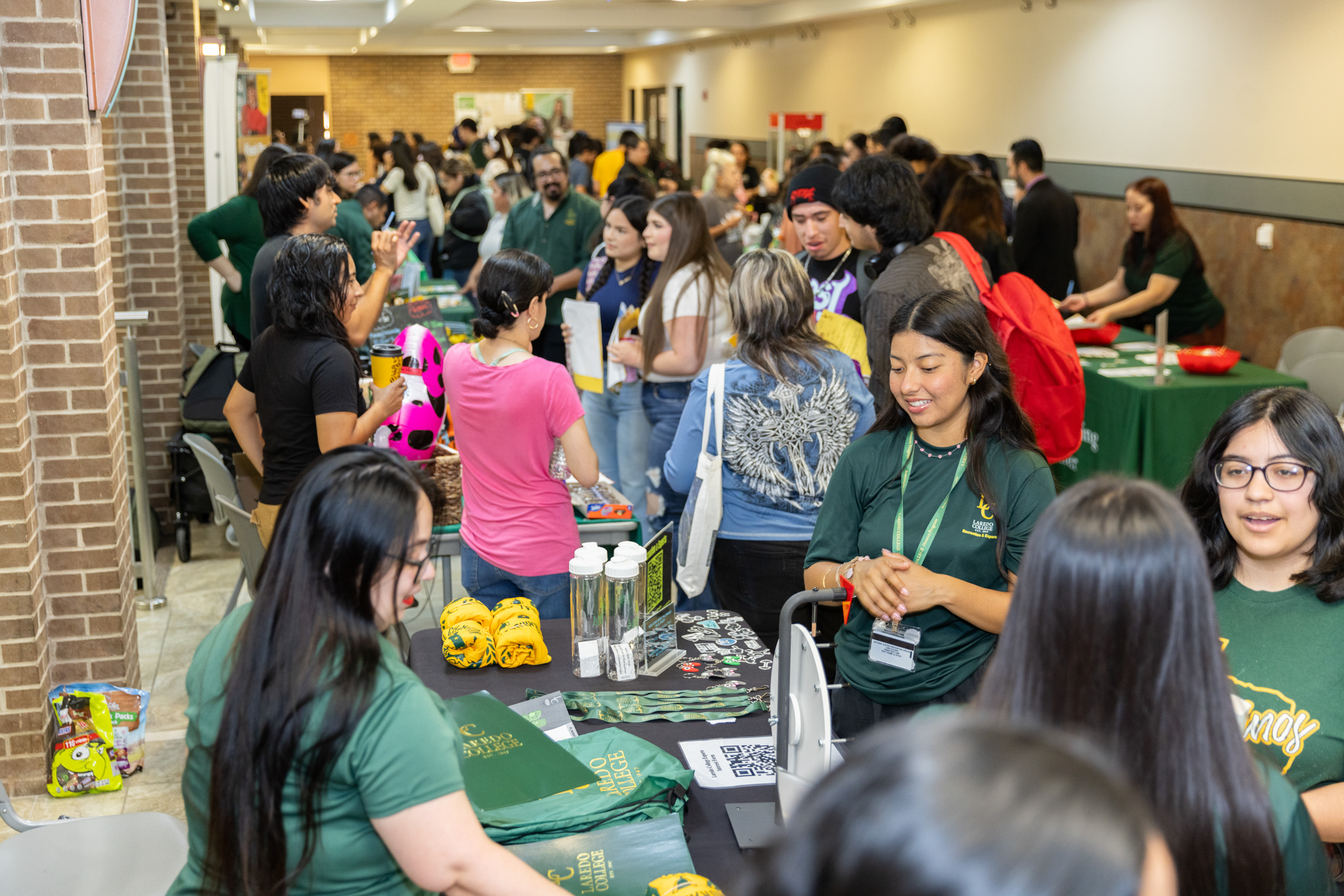 LC crowds kazen center