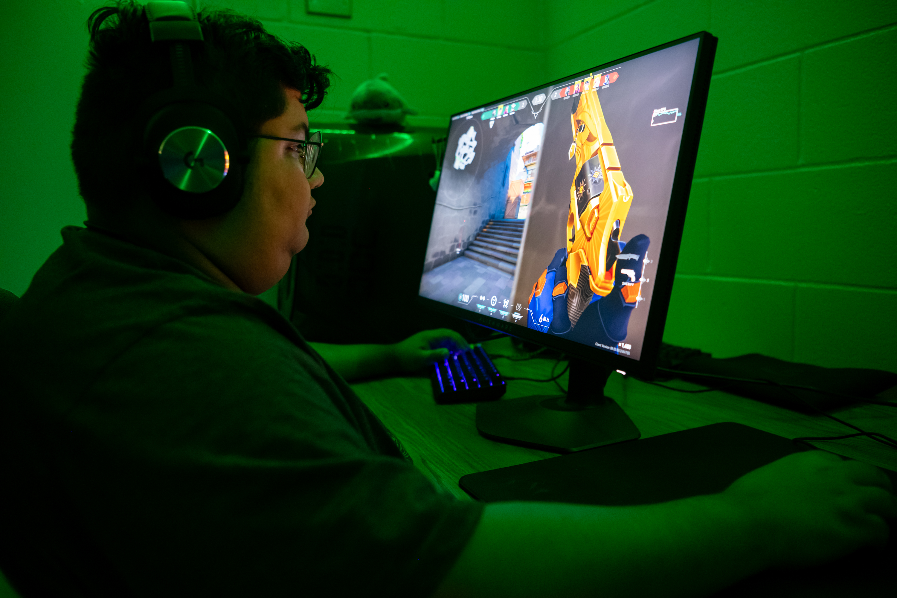 Esports player plays Valorant 