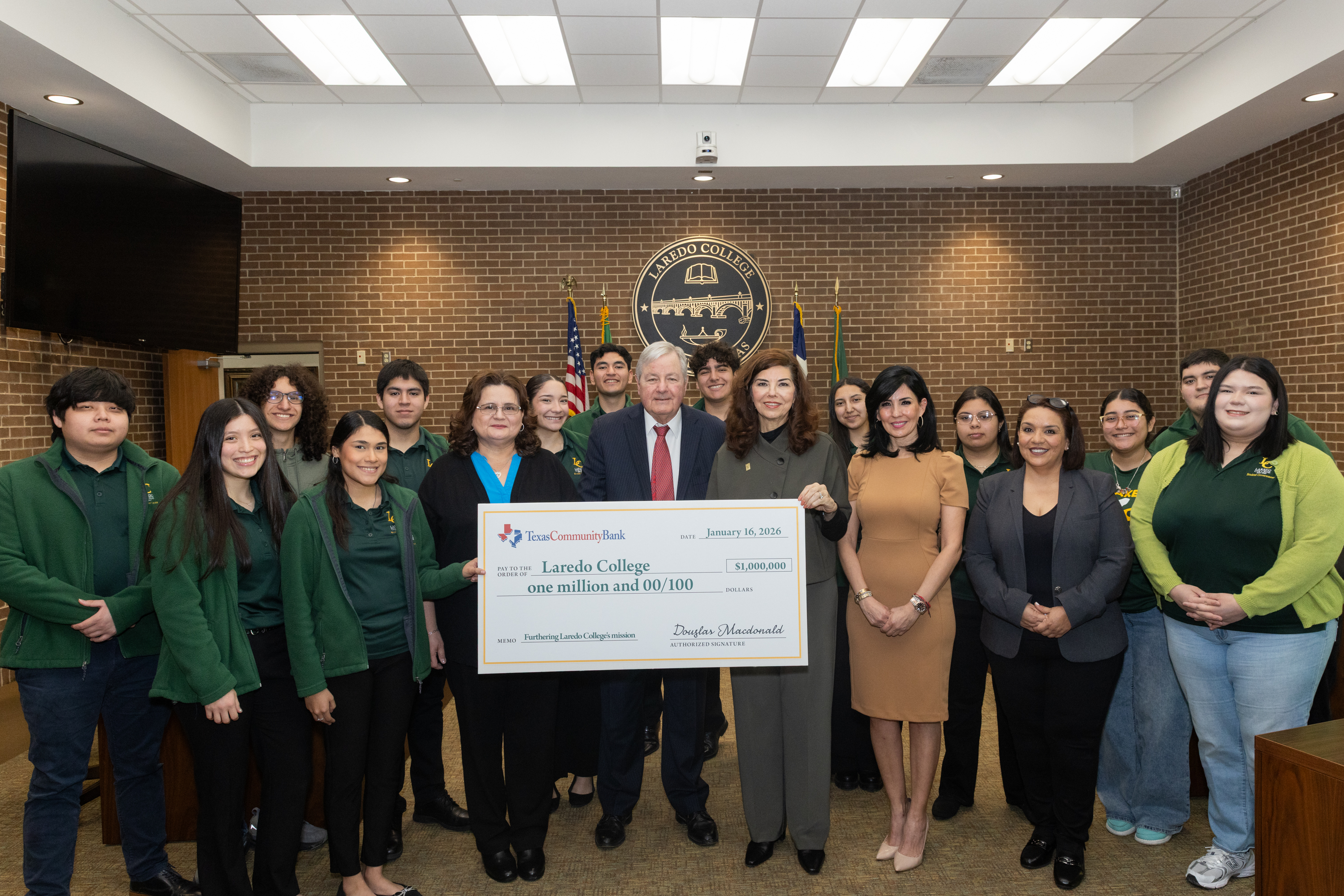 Texas Community Bank’s $1M gift, endowment to benefit Laredo College students